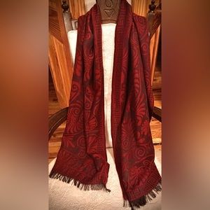 Metropolitan Museum of Art Red and Black Wool Blend Scarf